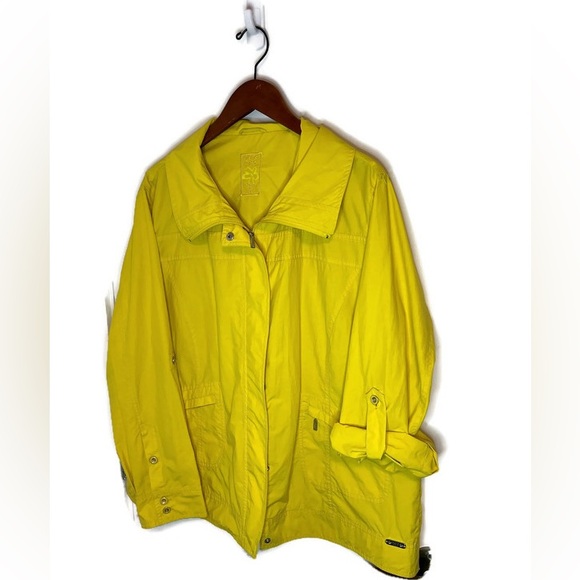 Jacket Marigold yellow, silver details,size 20, long & short sleeve convertible. - Picture 3 of 16